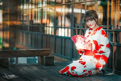 Seated Girl in a Kimono - free wallpaper 5760×3840