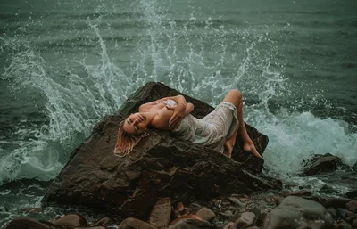 Blonde-Haired Beauty in the Water - free people & portraits wallpaper 5500×3532