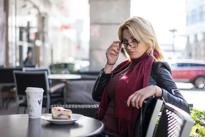 Woman in Glasses at Urban Outdoor Café - free wallpaper 5095×3397