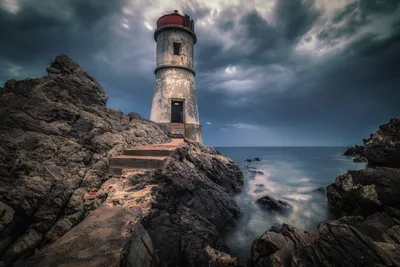 Abandoned Lighthouse on Rocky Coastal Cliff - free nature wallpaper 5861×3910