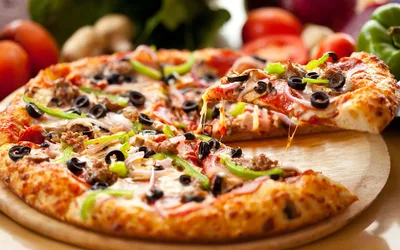 Delicious Homemade Pizza With Fresh Toppings - free photography wallpaper 2560×1600