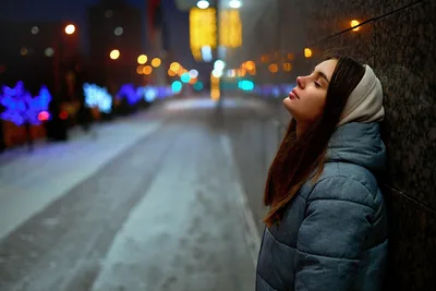 Woman in Winter Coat on Snowy Urban Street at Night - free wallpaper 2560×1707