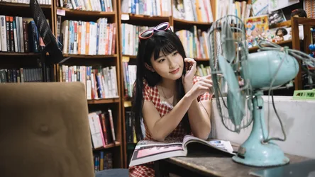 Young Woman Reading in Library with Laptop - free people & portraits wallpaper 4000×2250