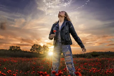 Girl in Poppy Field at Sunset with Magical Sparkles - free people & portraits wallpaper 2048×1365