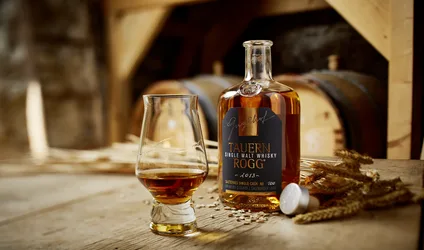 Tauern Rogg Single Malt Whisky in Distillery Setting - free food wallpaper 3543×2091