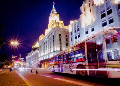 Historic Clock Tower at Night with Moving Bus - free city & urban wallpaper 4096×2926