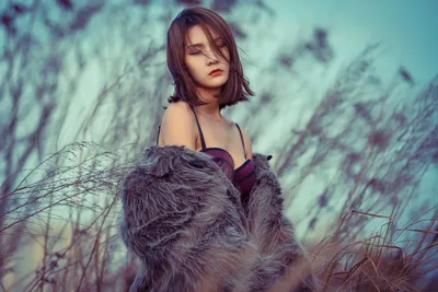 Woman in Fur Wrap Among Dried Grasses - free wallpaper 2048×1366