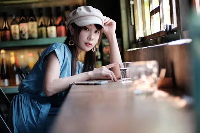 Woman in Cap at Bar Counter with Glass of Water - free people & portraits wallpaper 3000×2000