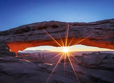 Sunrise Through Natural Stone Arch in Desert - free landscapes wallpaper 6144×4495