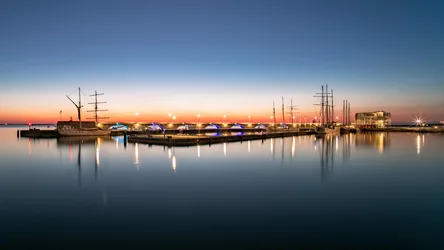 Historic Tall Ships Docked at Dawn Harbor - free city & urban wallpaper 3840×2160