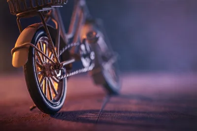 Vintage Bicycle with Warm Lighting and Selective Focus - free photography wallpaper 6048×4024