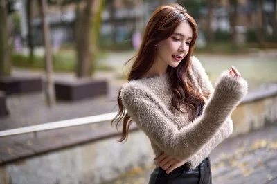 Woman in Fuzzy Sweater Posing Outdoors in Park - free wallpaper 3000×1992