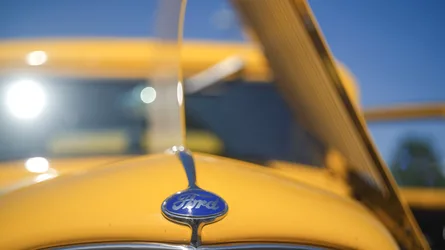 Classic Yellow Ford Car Hood Emblem Close-Up - free wallpaper 6144×3453