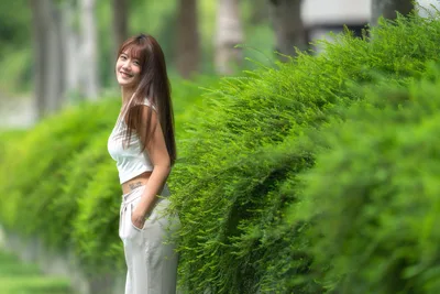 Woman Posing by Green Hedge in White Outfit - free people & portraits wallpaper 3000×2000