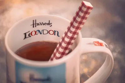Harrods London Mug with Checkered Spoon - free photography wallpaper 1600×1065