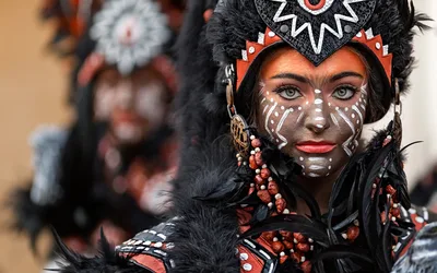 Indigenous Dancer in Traditional Ceremonial Face Paint and Regalia - free people & portraits wallpaper 2000×1250