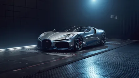 Silver Hypercar in Dark Futuristic Showroom - free cars & vehicles wallpaper 5120×2880
