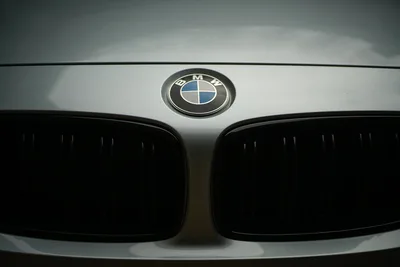 BMW Front Grille and Logo Close-Up Detail Shot - free cars & vehicles wallpaper 2048×1366