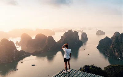 Runner Overlooking Limestone Karsts at Dawn - free people & portraits wallpaper 3840×2400