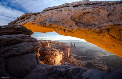 Desert Rock Arch Framing Canyon Landscape View - free landscapes wallpaper 6144×4011