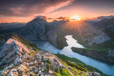 Alpine Lake Valley at Sunset with Rocky Peaks - free wallpaper 6144×4096