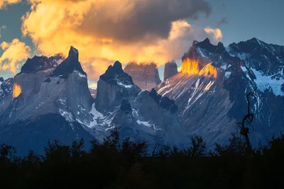 Alpine Peaks at Golden Hour Sunset - free wallpaper 6144×4096