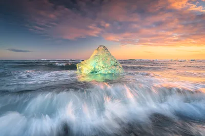 Illuminated Sea Stack at Sunset with Waves - free wallpaper 6144×4096
