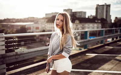Woman Posing on Urban Rooftop Overlooking City - free people & portraits wallpaper 2560×1600