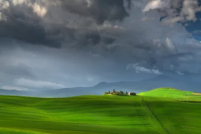 Tuscan Villa Among Rolling Green Hills Under Stormy Sky - free wallpaper 6144×4096