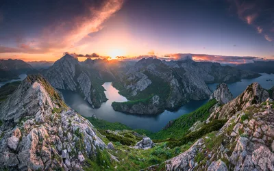 Alpine Lakes at Sunset Among Rocky Mountain Peaks - free wallpaper 6144×3840
