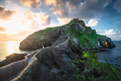 San Juan de Gaztelugatxe: Basque Country Coastal Sanctuary - free wallpaper 6144×4096