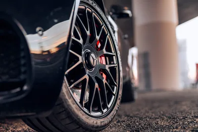 High-Performance Alloy Wheel With Red Brake Calipers - free cars & vehicles wallpaper 6720×4480