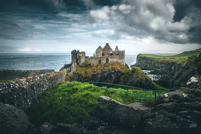 Dunluce Castle Ruins on Northern Ireland Coastline - free landscapes wallpaper 6000×4000