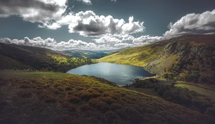 Mountain Lake Valley With Forested Slopes and Clouds - free landscapes wallpaper 6000×3483