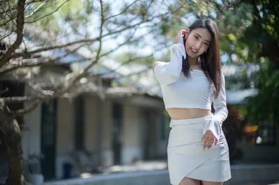 Woman in White Outfit Posing by Tree - free people & portraits wallpaper 4000×2658