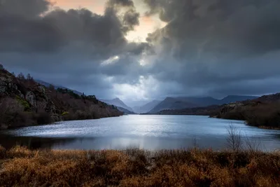 Mountain Lake Valley Under Dramatic Cloudy Sky - free wallpaper 5958×3972