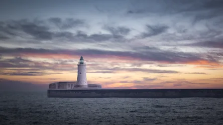 Lighthouse at Sunset Over Calm Waters - free landscapes wallpaper 2048×1152