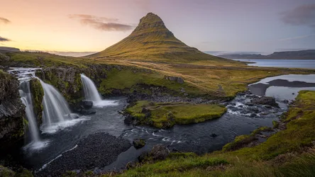 Kirkjufell Mountain with Waterfalls and Stream in Iceland - free landscapes wallpaper 3600×2025