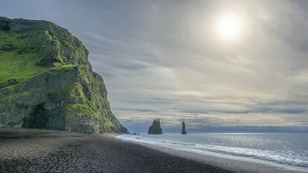 Reynisfjara Black Sand Beach with Basalt Sea Stacks - free landscapes wallpaper 2048×1152