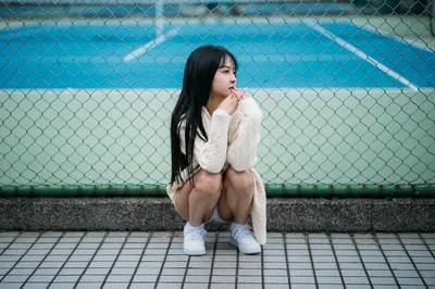 Young Woman in White Sitting by Tennis Court - free people & portraits wallpaper 3000×1994