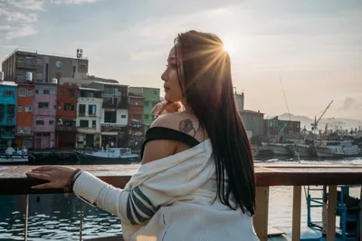 Woman at Harbor Overlook at Golden Hour - free people & portraits wallpaper 4000×2657