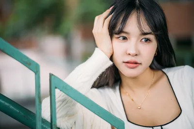 Young Woman Posing on Green Bench Outdoors - free people & portraits wallpaper 3000×1994