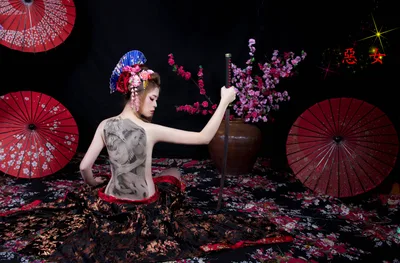 Asian Woman in Traditional Dress with Flowers and Umbrellas - free people & portraits wallpaper 5172×3400