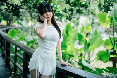 Woman in White Dress in Lush Garden Setting - free wallpaper 4000×2658
