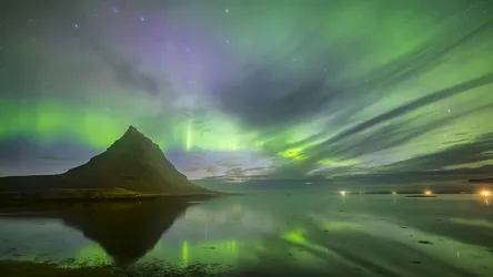 Northern Lights Over Mountain and Glacial Lake - free landscapes wallpaper 3600×2025
