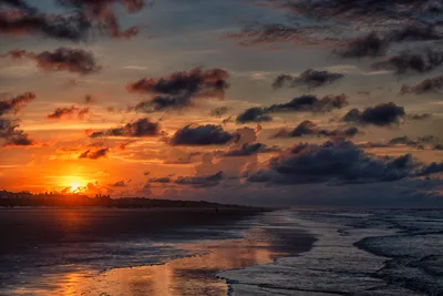 Golden Sunset Over Beach with Dramatic Cloud Formation - free wallpaper 7360×4912