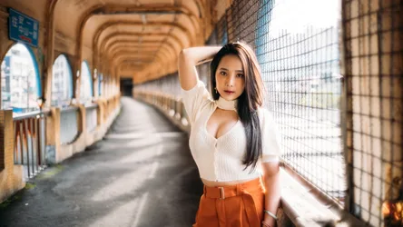 Woman Posing in Sunlit Urban Archway Corridor - free people & portraits wallpaper 4000×2249