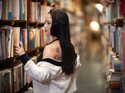 Woman Browsing Books in Library Shelves - free people & portraits wallpaper 4000×3000