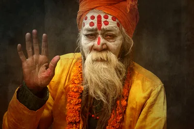 Hindu Holy Man with Face Markings and Orange Robes - free people & portraits wallpaper 3888×2592