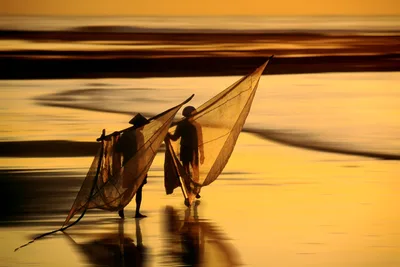 Fishermen With Nets at Golden Sunset Beach - free photography wallpaper 5760×3840
